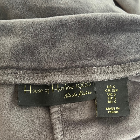 House of Harlow 1960 crushed velvet joggers - Picture 3 of 4